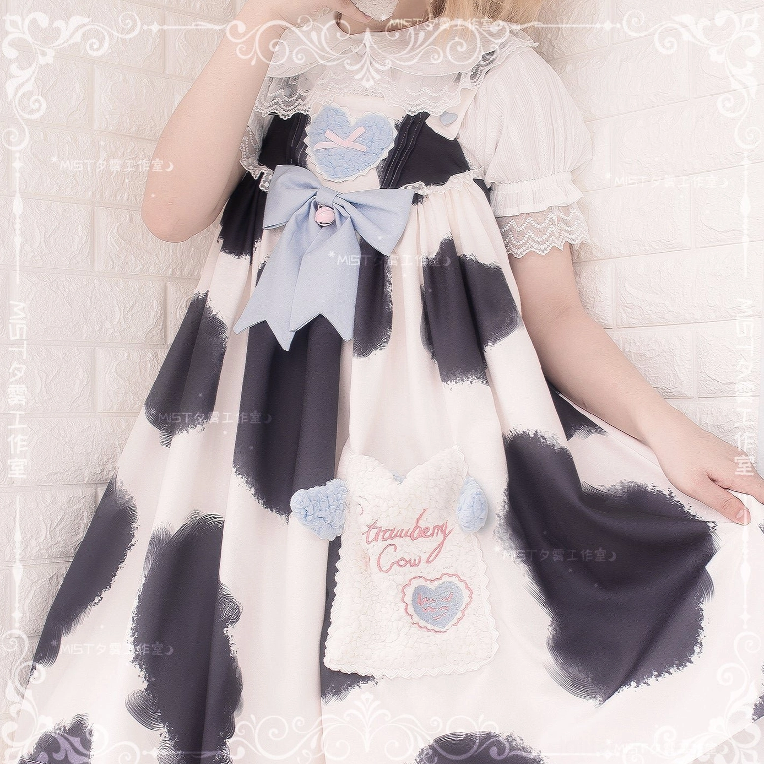 Lolita peter pan collar short sleeve blouse pure cotton puff sleeves lace collar front button detail close-up