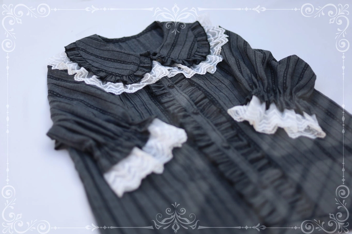 Lolita peter pan collar short sleeve blouse puff sleeves lace collar front button-down placket side display view