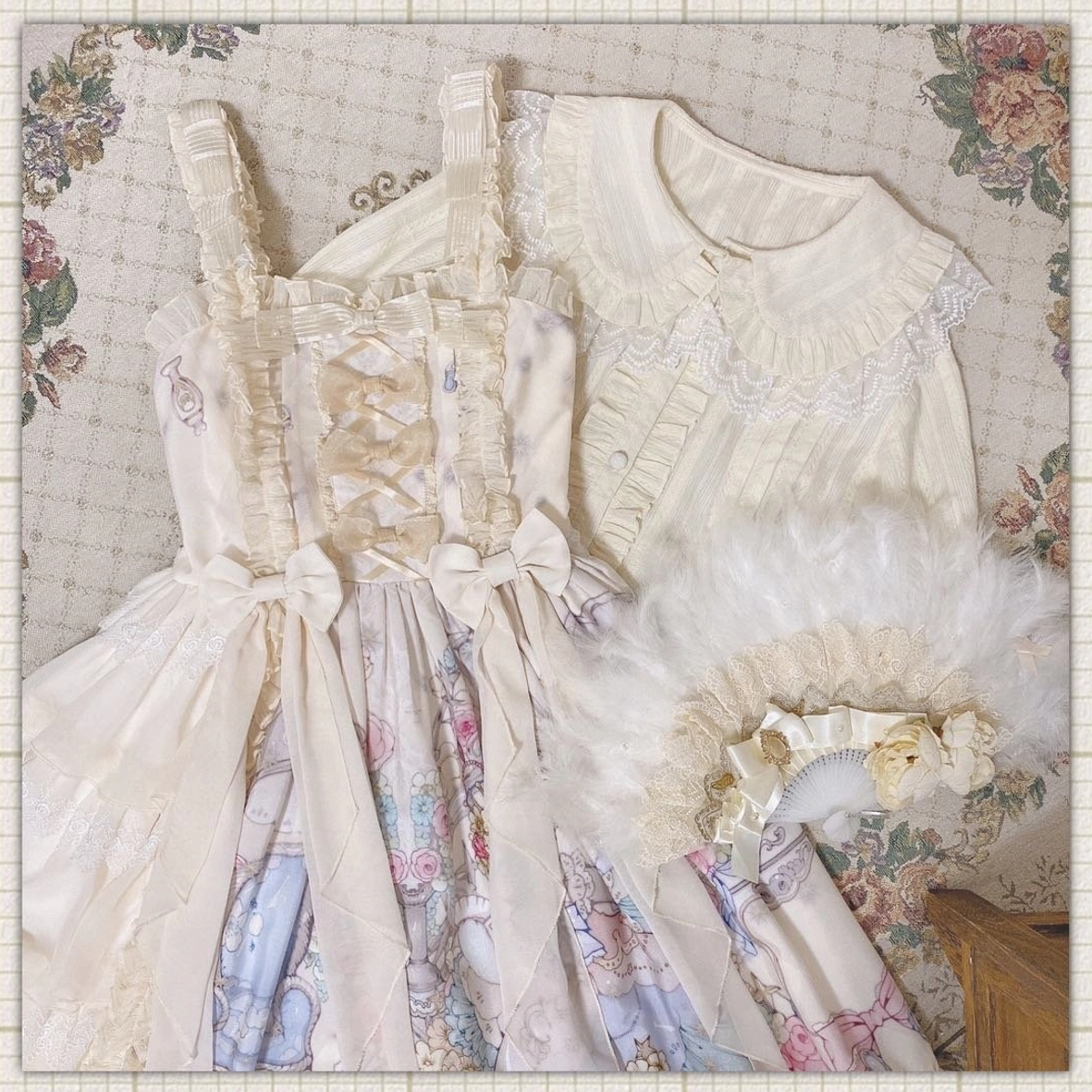 Sweet lolita peter pan collar short sleeve blouse puff sleeves lace collar pinstripe side profile view display