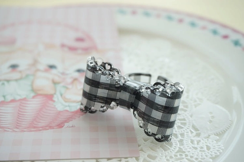 sweet lolita bow necklace coordinates layered jewelry styling kawaii pendant