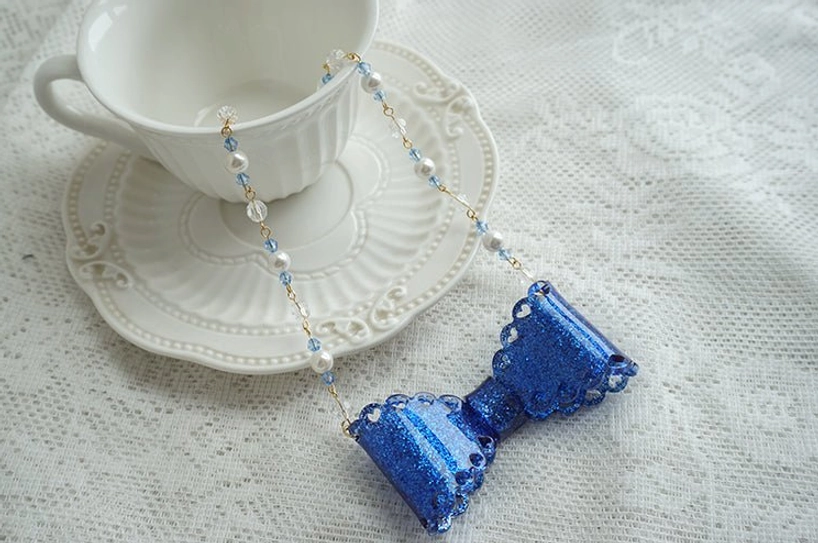 sweet lolita bow ring necklace detail photography scalloped edge jewelry