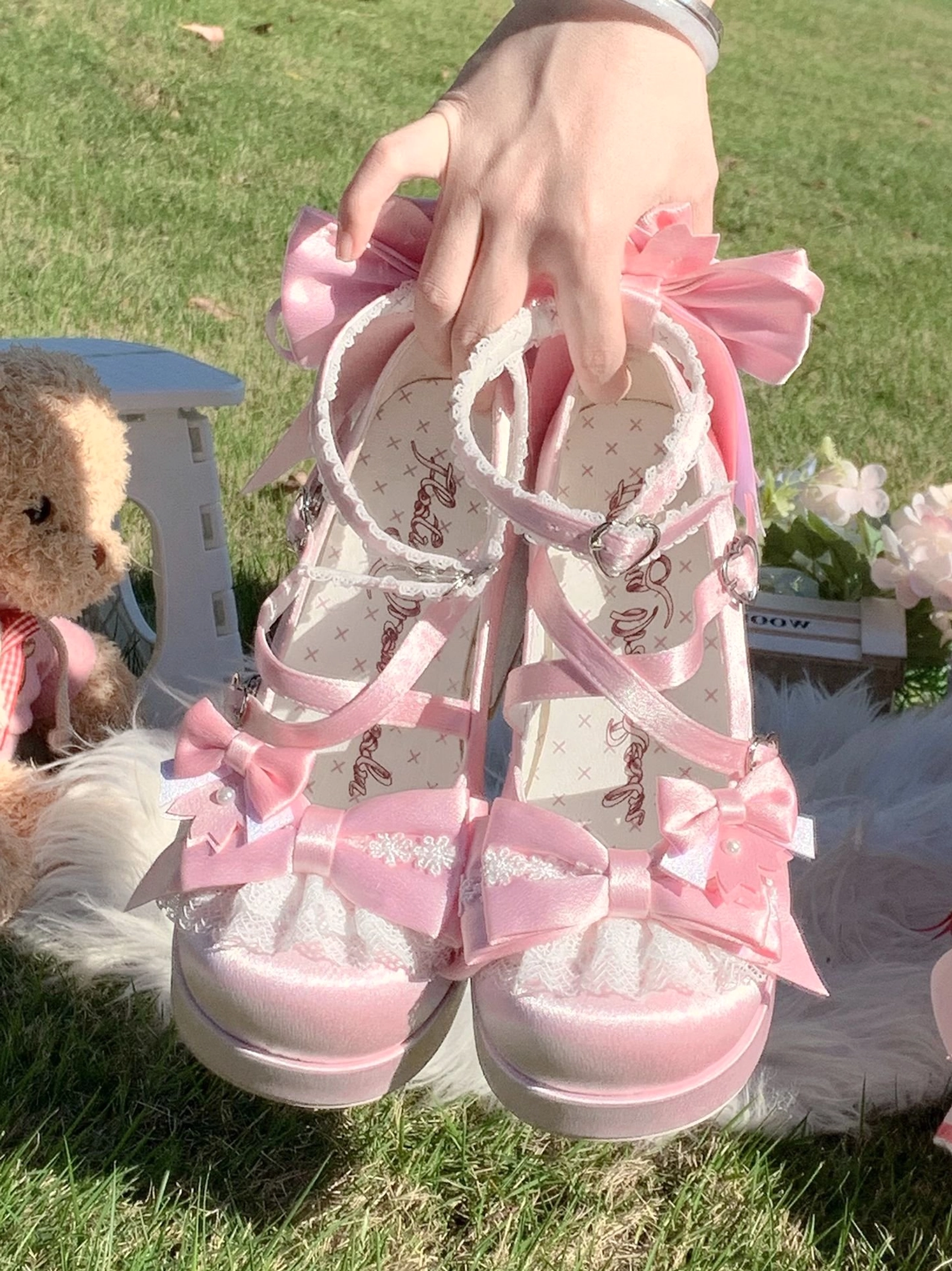 Sweet lolita chunky platform heel shoes fashion styling guide showing how to coordinate with different skirts blouses and lolita aesthetics