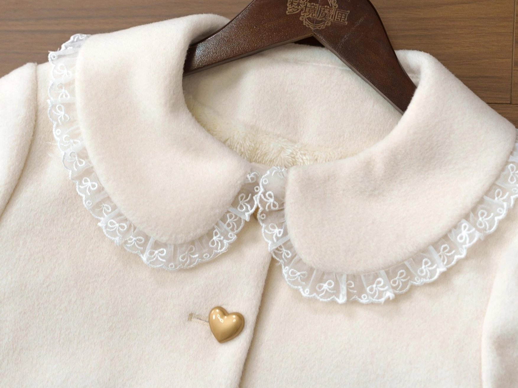 Lolita coat material composition showing polyester wool viscose blend outer fabric and polyester fleece lining technical specifications
