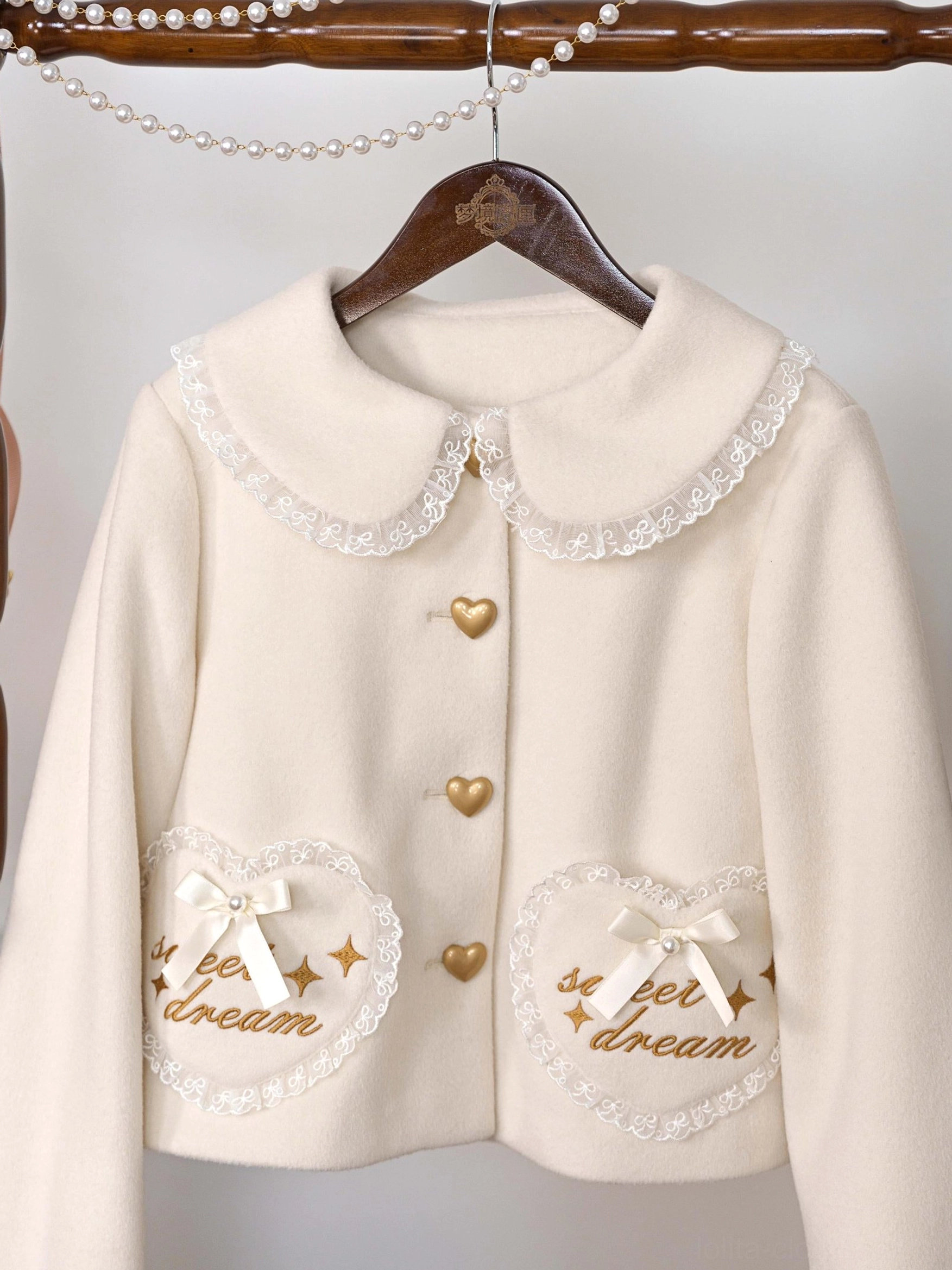 Sweet lolita winter coat sizing guide showing different sizes on display mannequins demonstrating fit and silhouette for each option