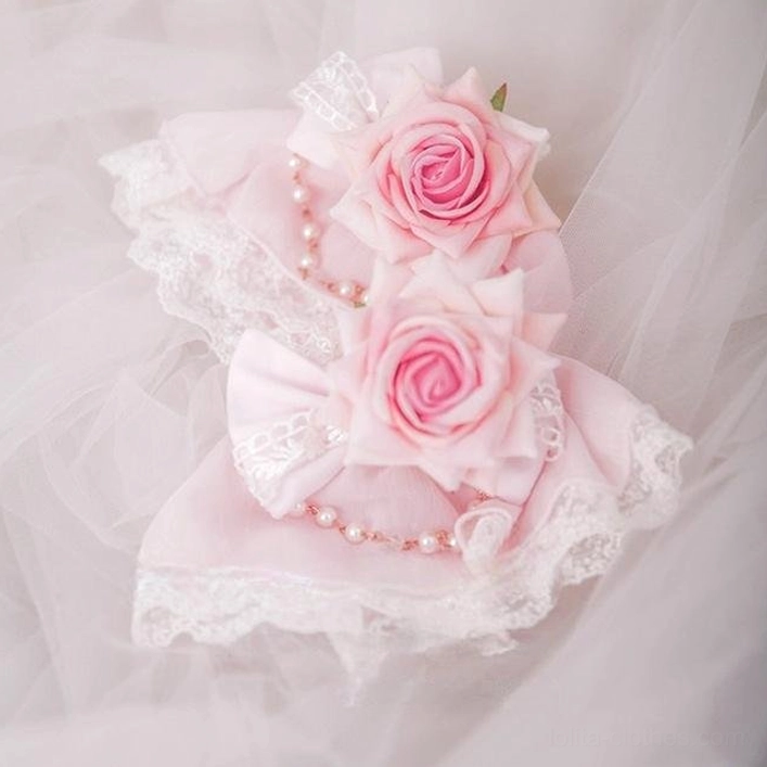 Complete sweet Lolita accessory ensemble including rose-decorated BNT bonnet, pearl choker, ruffled hairband, Hanamaru brooch, and wrist cuffs in coordinated pastel colors
