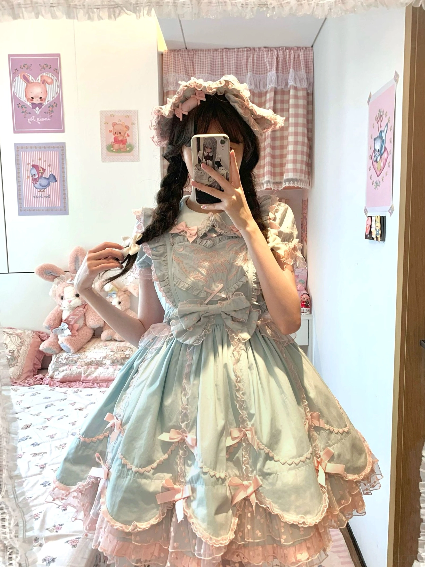 Vintage Lolita dress set styling guide showing multiple coordinate combinations with accessories