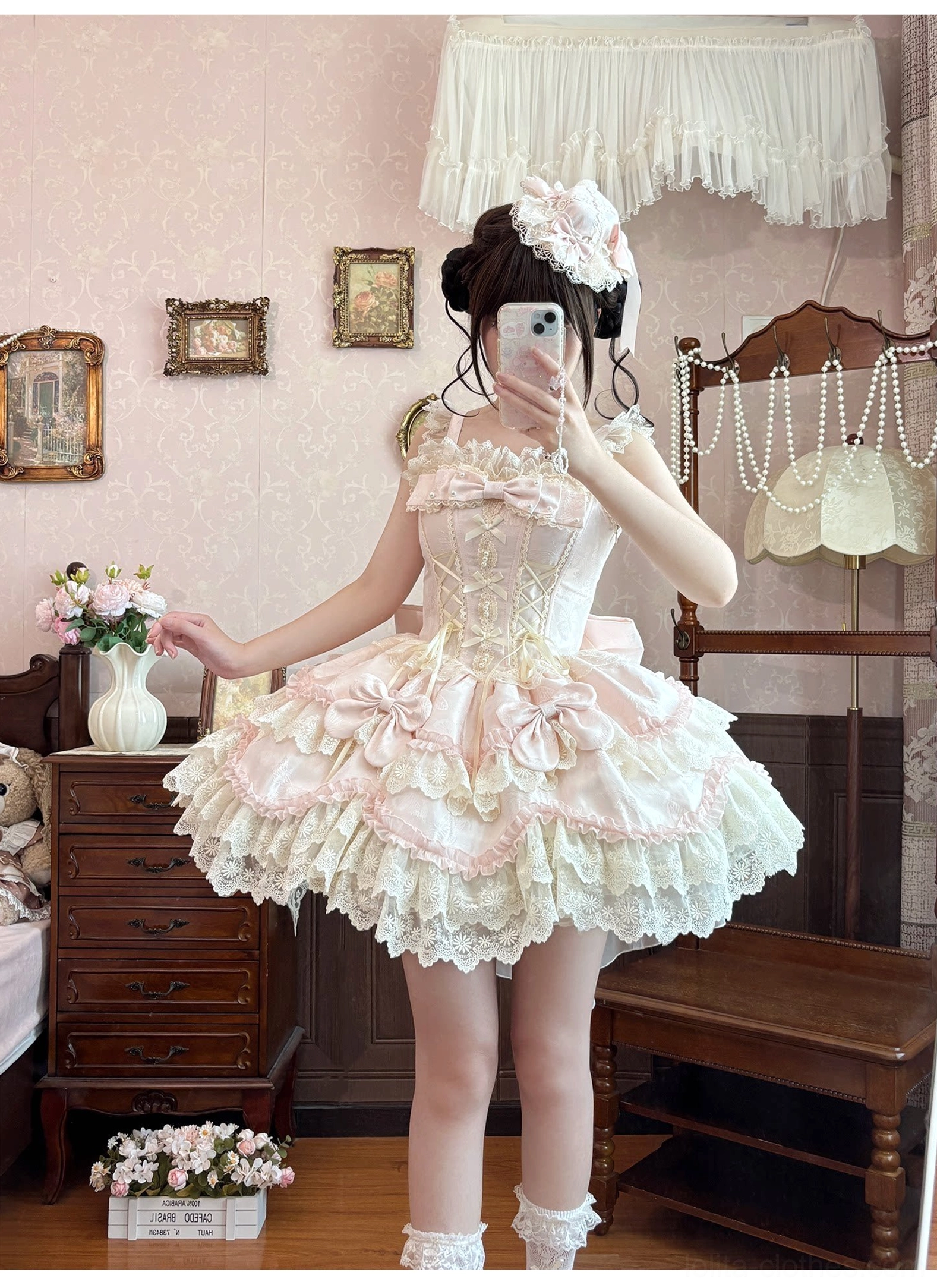Sweet lolita dress waistline detail boning pearl decorations lace-up back shirring adjustable straps construction engineering inclusive fit
