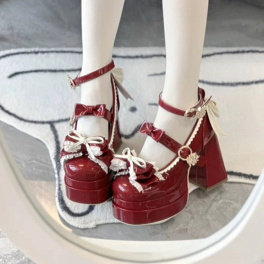 Sweet Lolita patent leather platform heels size and fit comparison with measurement reference visual
