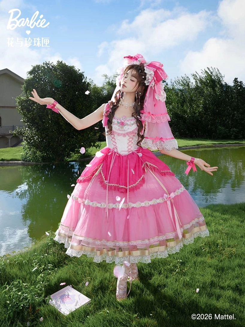 Sweet lolita hime sleeve princess dress detailed view of puffy ruffled sleeves with lace trim, shoulder design and sleeve construction, off-white and pink color coordination
