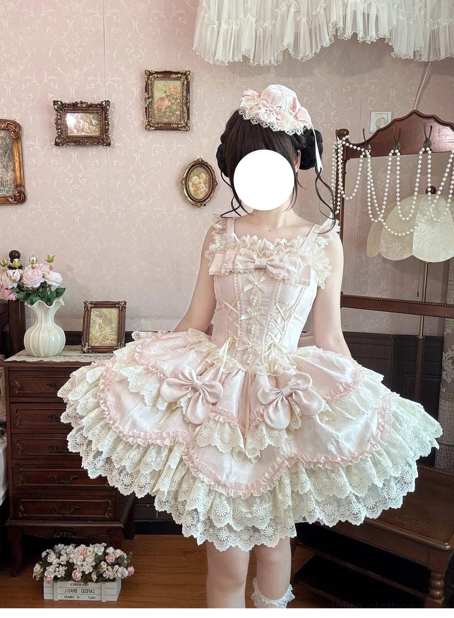 Sweet lolita jacquard JSK back view model indoor vintage bedroom pink white ruffled lace hem back waist bow hair flower accessory