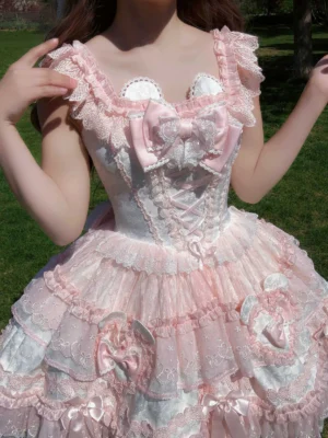 Sweet Lolita jumper skirt upper body close-up front view corset lace-up bodice sweetheart neckline ruffled shoulder straps jacquard pink lace overlay details