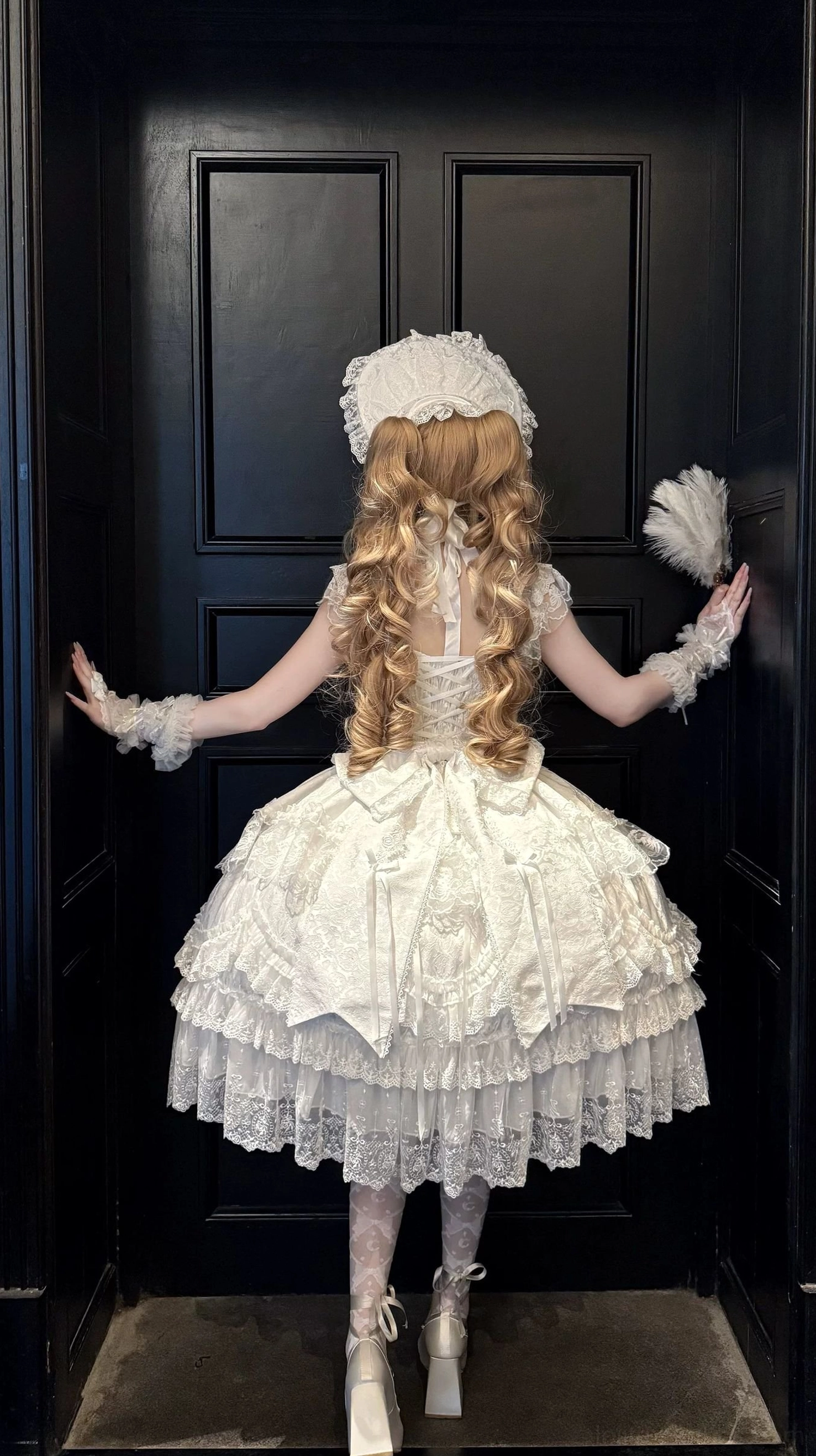 Sweet lolita tiered JSK dress detachable waist bow and elastic back shirring lace-up design detail view