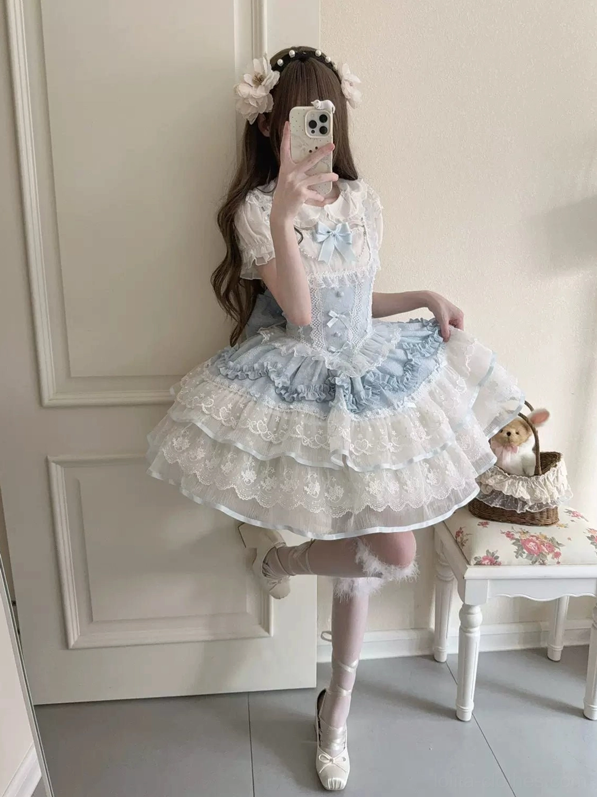 Sweet lolita JSK dress showing elastic waistband comfort feature and back shirring design allowing flexible bust measurement fit for the petal-ruffled jumper skirt