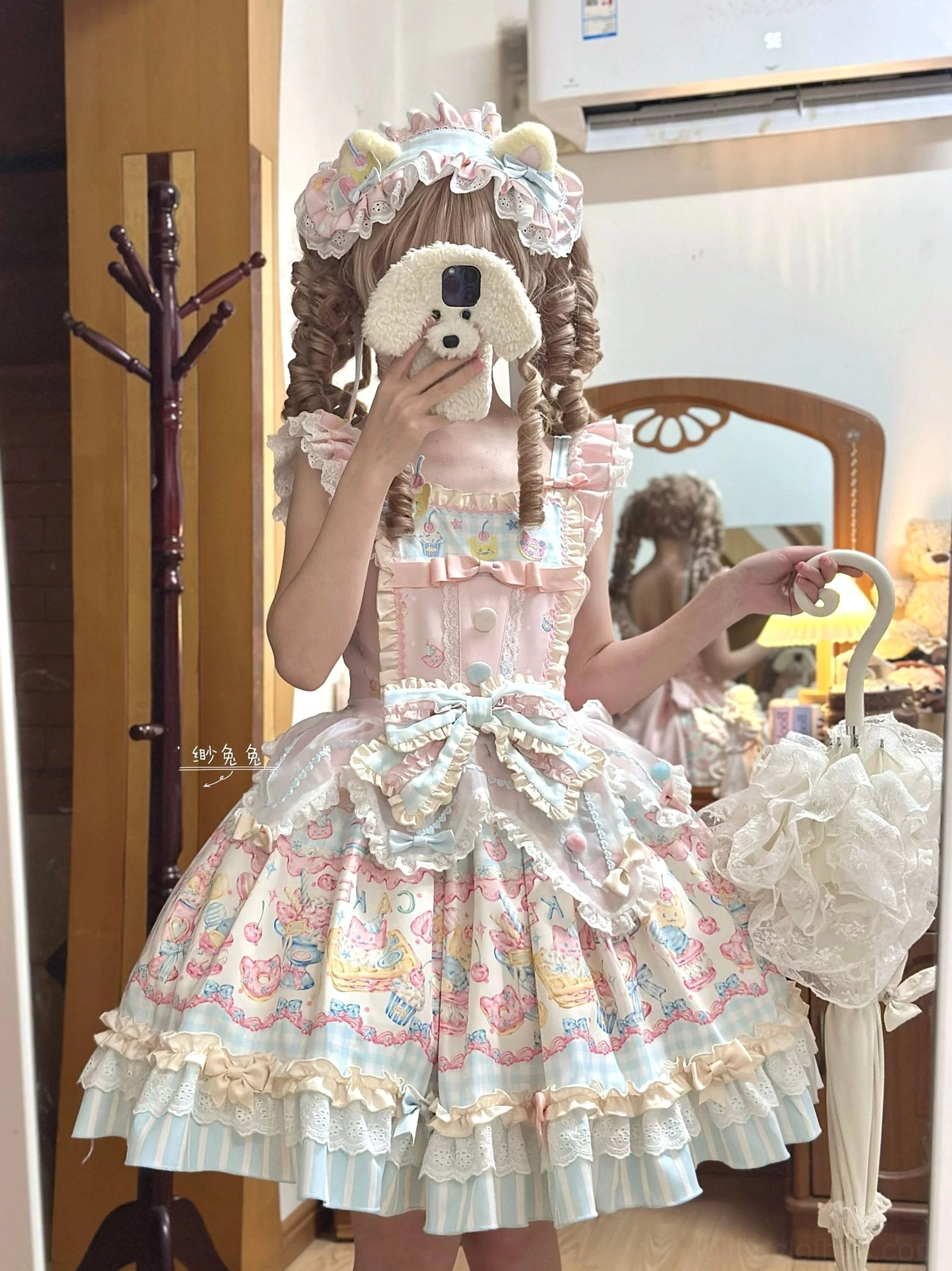 Sweet lolita jsk dress front bow detail coordination styling example cat print aesthetic