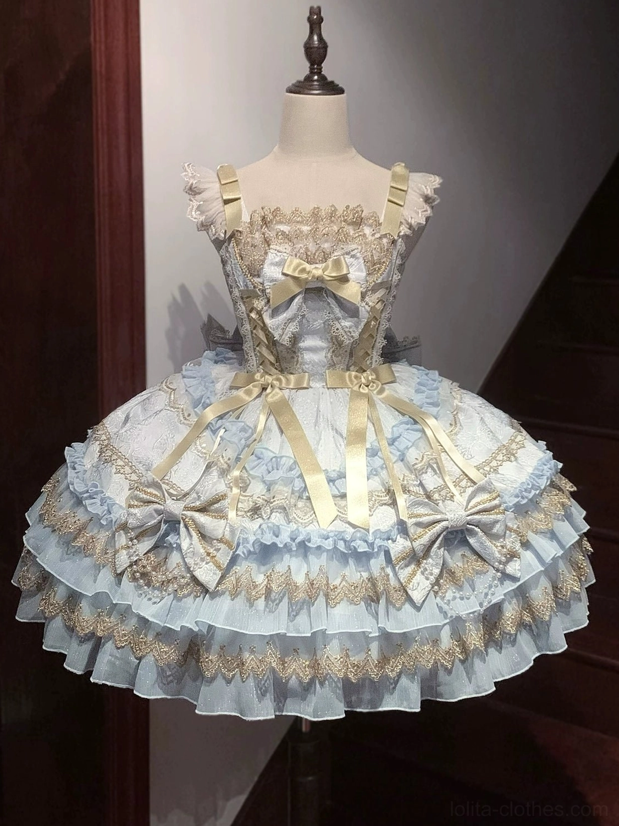 Sweet lolita jumper dress petticoat recommendation styling with puffy petticoat for authentic A-line silhouette and volume