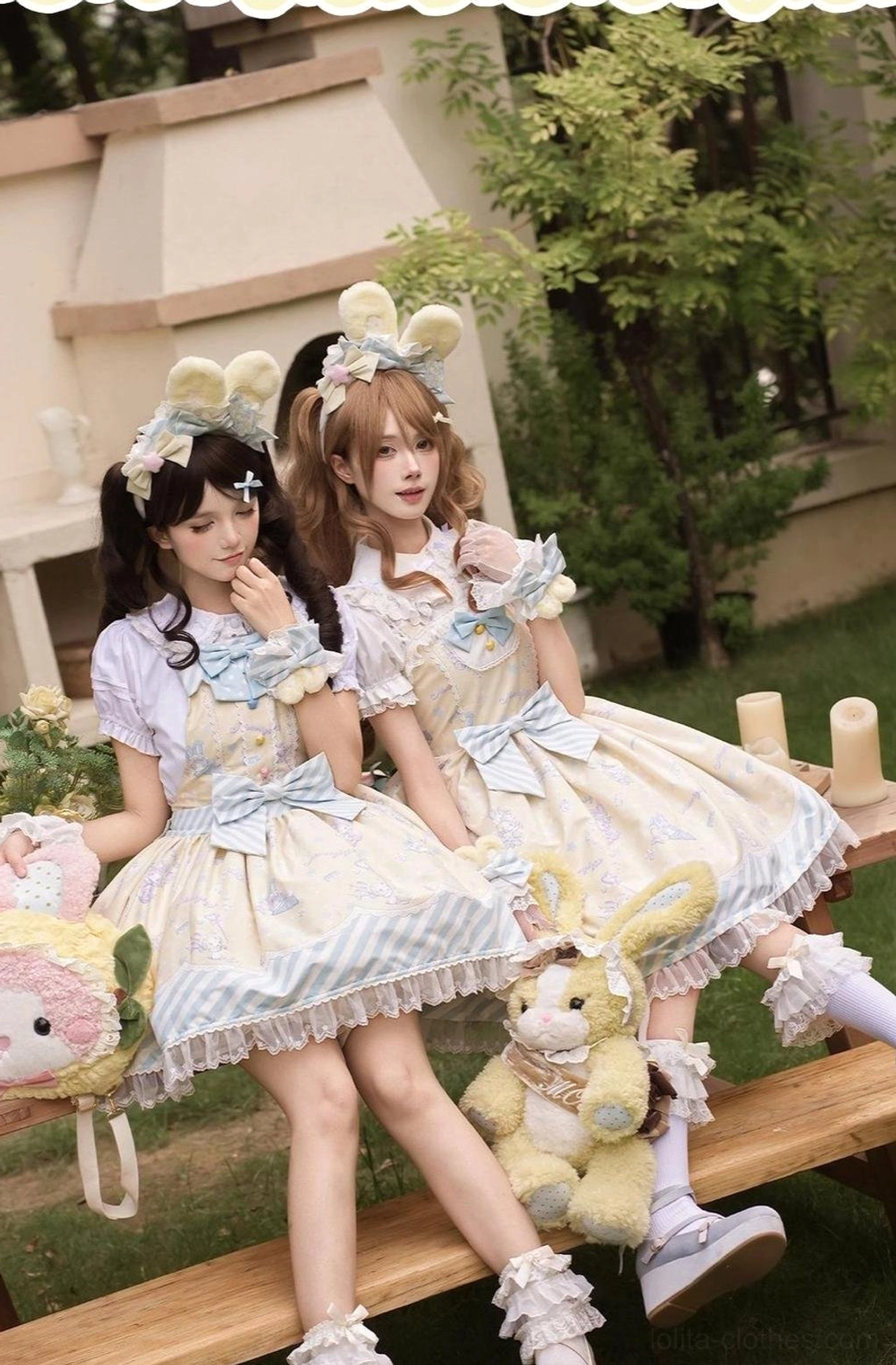 Sweet Lolita jumper skirt skirt drape and silhouette photograph showing A-line shape, hem circumference, and overall dress volume and proportions
