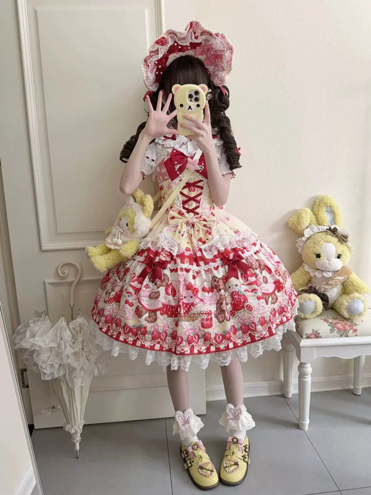 Sweet lolita strawberry bear print JSK dress styling guide with recommended accessories and coordinate options