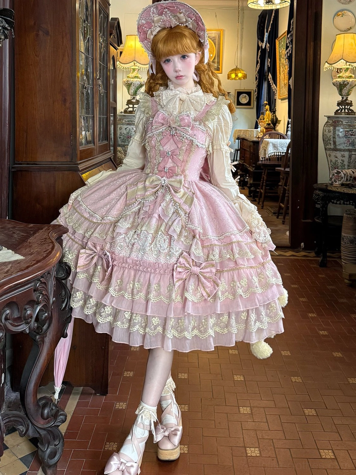Sweet lolita JSK waistband detail with rose decoration and satin bow accent embellishments