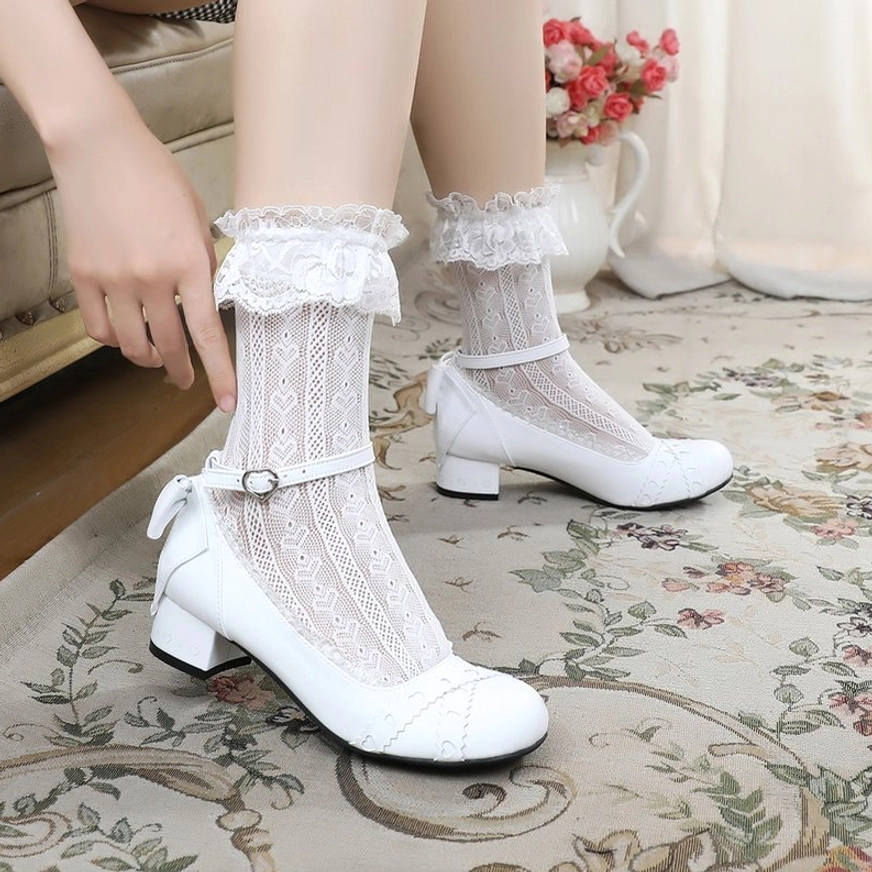 Sweet lolita Mary Jane round toe flat shoes coordination styling guide demonstrating outfit pairing with lolita dresses and accessories
