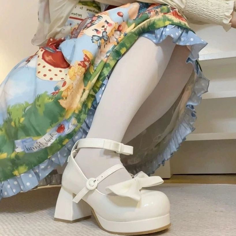 Sweet lolita mary jane chunky heel shoes ankle strap buckle closure secure fit detail demonstration