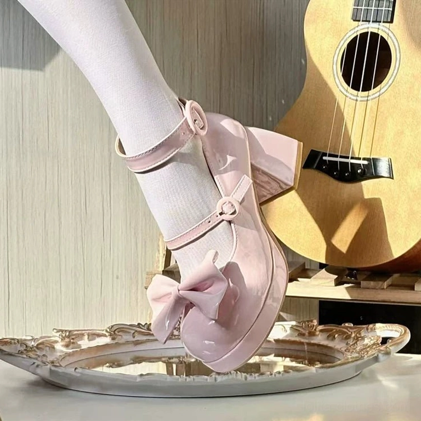 Sweet lolita mary jane chunky heel shoes close-up detail view detachable bows ankle strap buckle mechanism