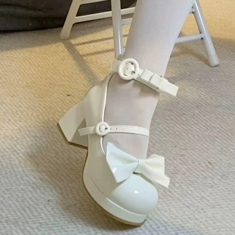 Sweet lolita mary jane chunky heel shoes worn with lolita fashion complete coordinate styling inspiration