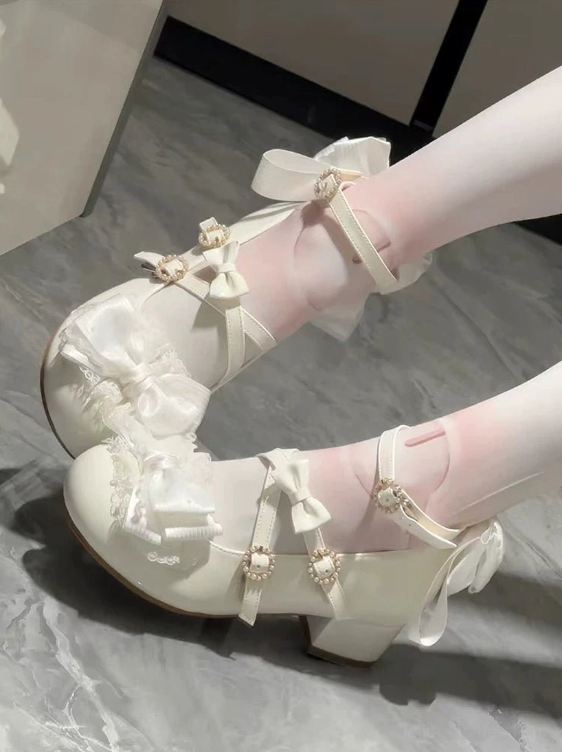 Enchanted Mary Jane sweet Lolita shoes complete coordinate styling inspiration outfits white stockings school uniform princess aesthetic