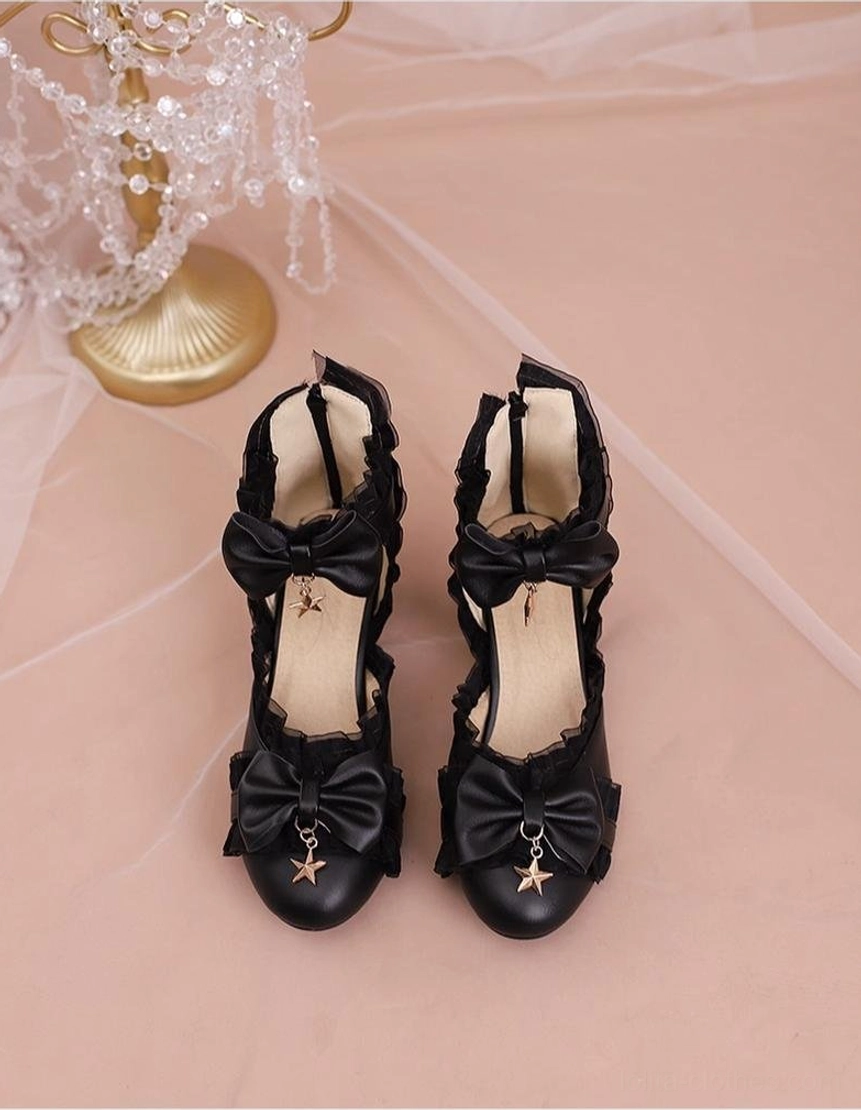 Sweet Lolita Mary Jane shoes styling inspiration coordinate with ruffled puffed sleeve blouse pastel colors and romantic accessories