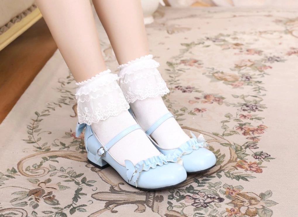 Sweet Lolita Mary Jane shoes styling guide with frilly lace socks and coordinate pairing suggestions for Lolita fashion