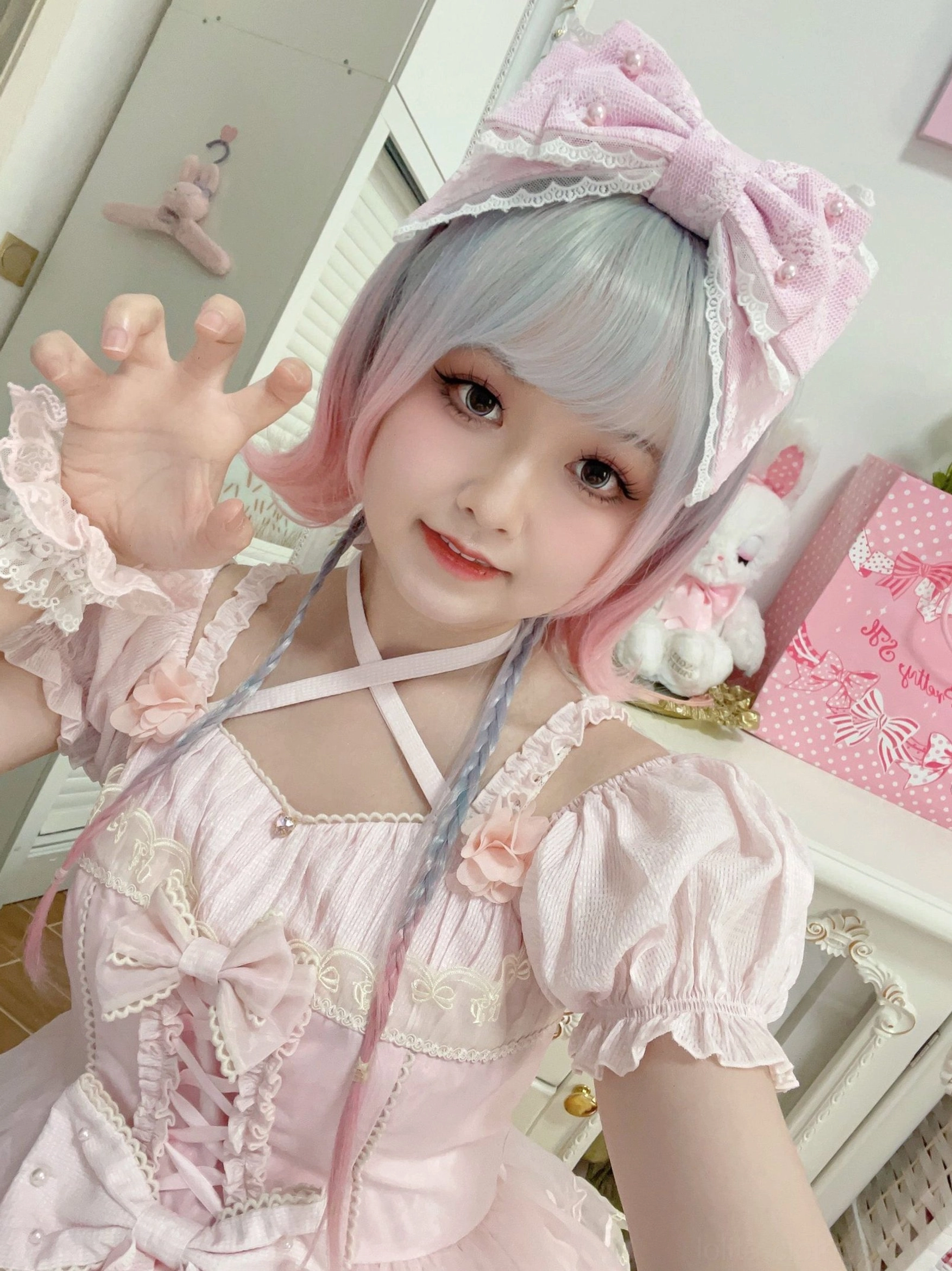 Sweet lolita pearl bow KC headband close-up front view highlighting lace edging and faux pearl decorations