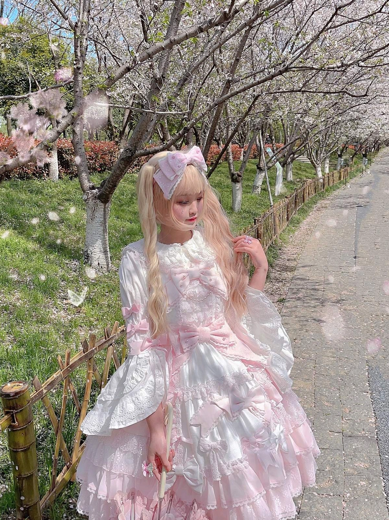 Sweet lolita detachable pearl bow KC headband showing bow tie styling option with brooch attachment mechanism