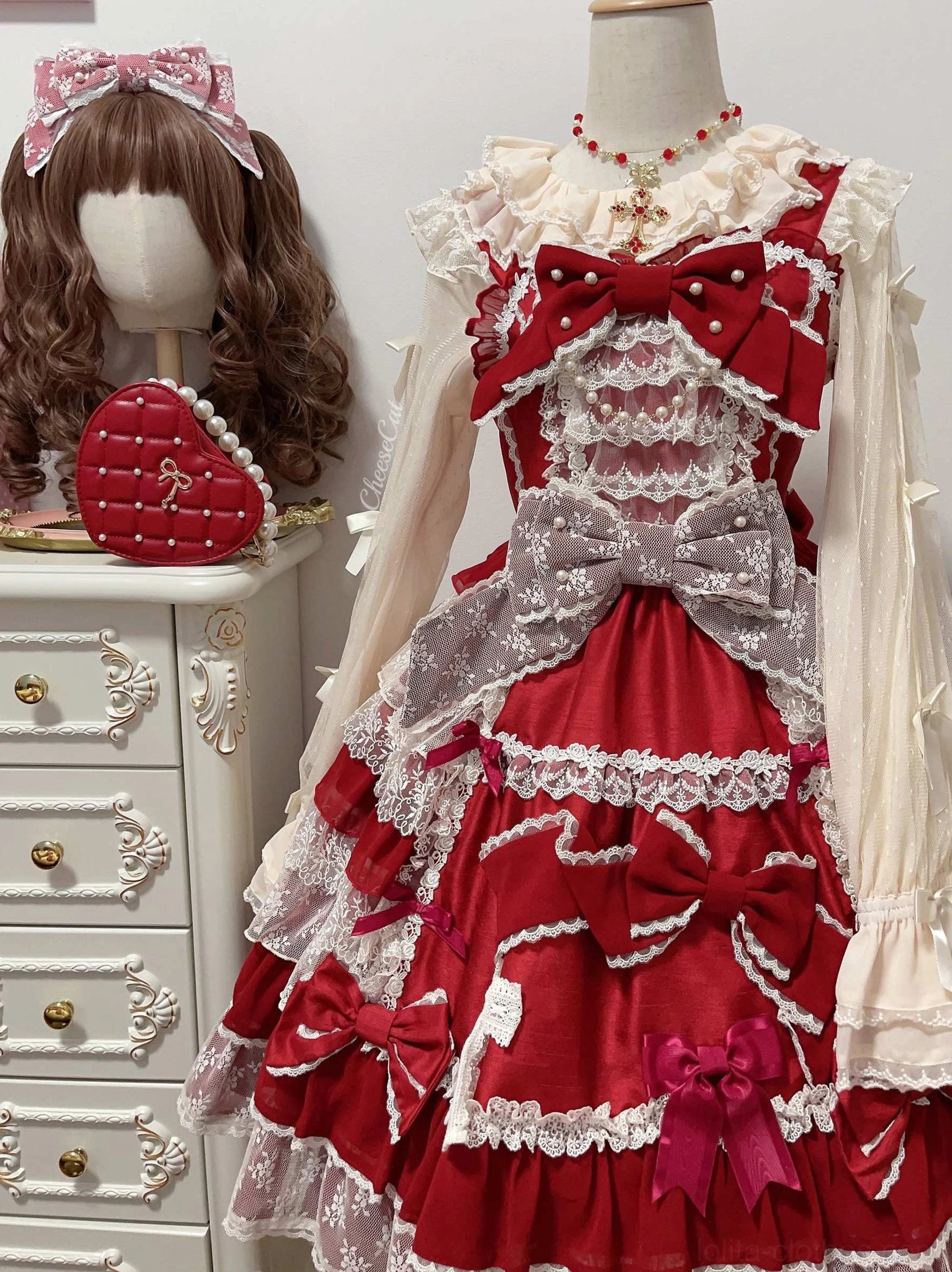 Sweet lolita pearl-adorned KC headband lifestyle photograph styled with coordinated lolita fashion accessories