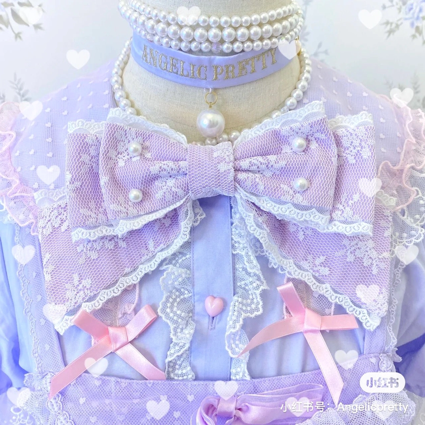 Sweet lolita pearl bow KC headband styled with twin-tails hairstyle and sweet coordinate outfit