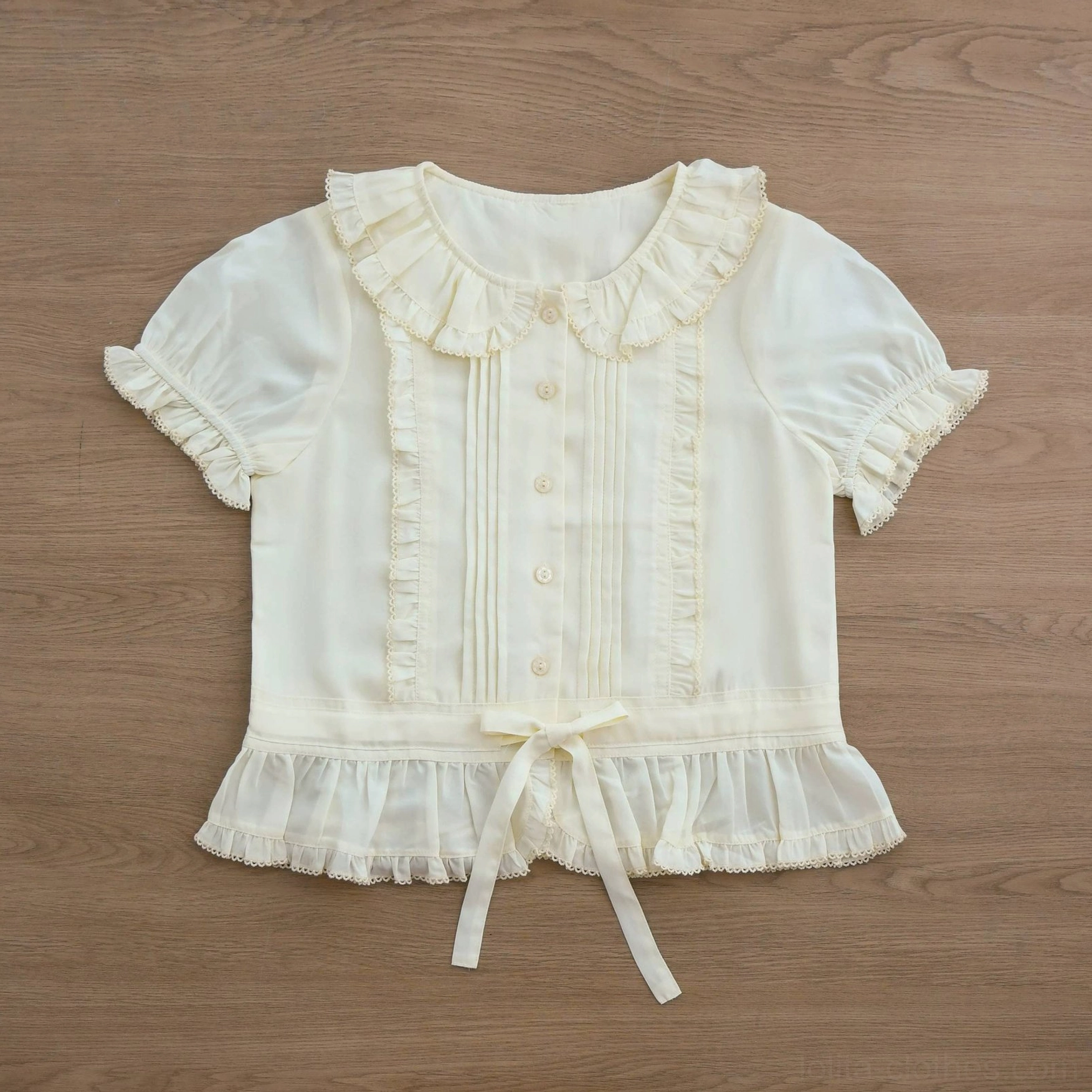 Sweet Lolita Peter Pan collar blouse size guide and measurement reference showing front view with dimension markers and fabric drape in coordinating outfit