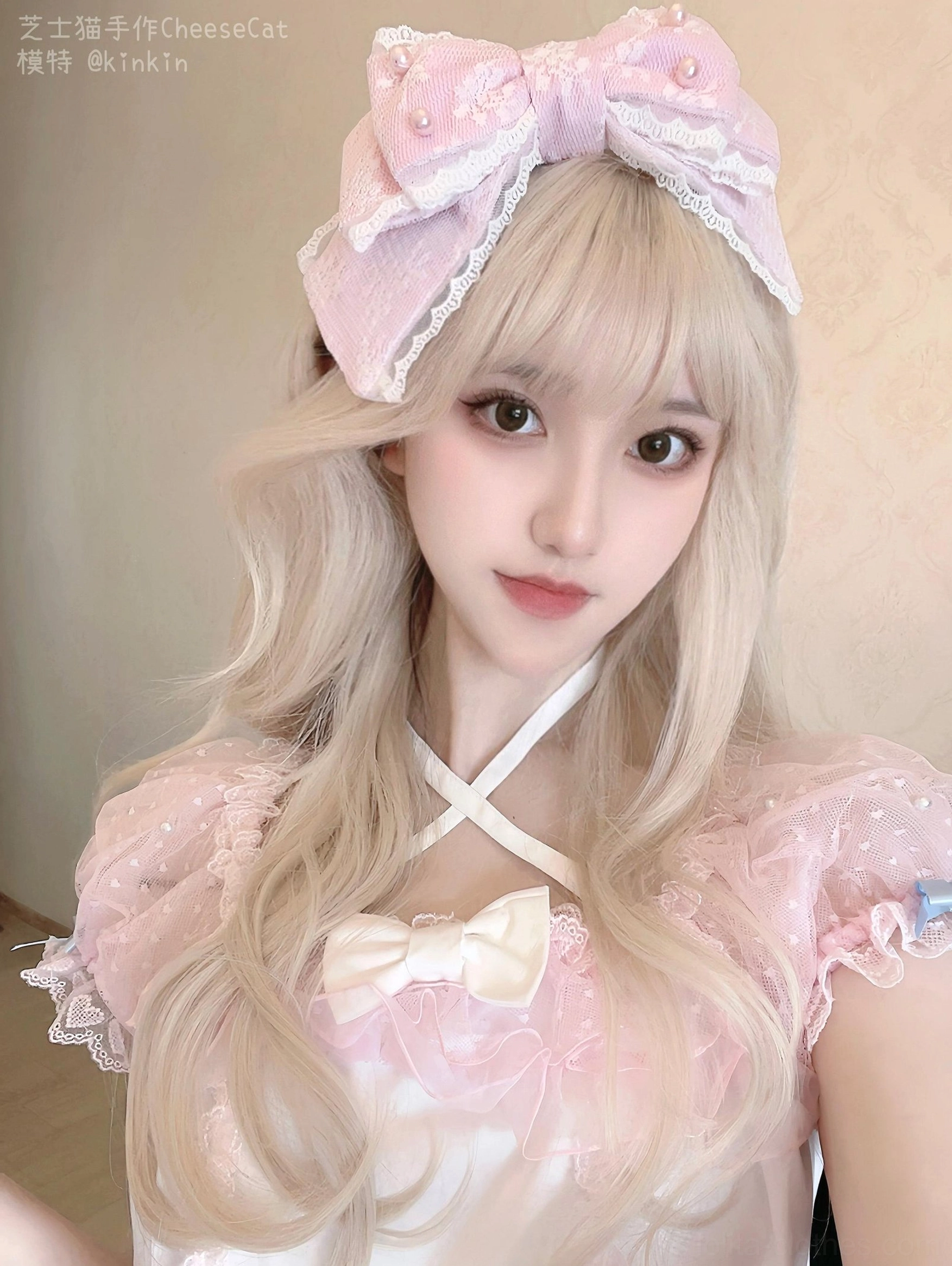 Pleated pink sweet lolita pearl-embellished KC headband close-up on real model with blonde wig and pink cross-strap lolita top