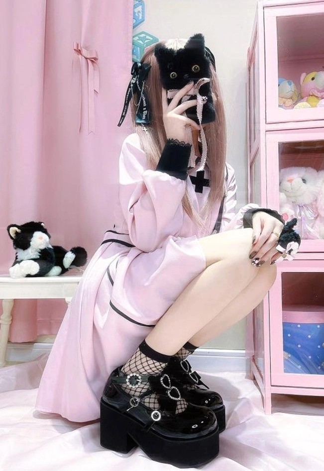Black purple sweet lolita platform heels sole bottom view anti-slip EVA pattern design durability construction