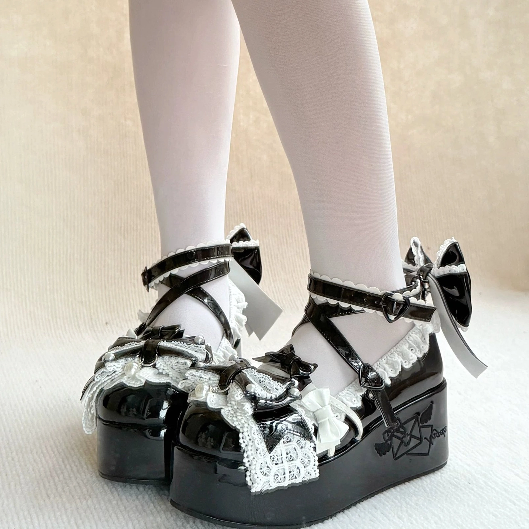 Sweet Lolita platform shoes pre-order notice and shipping information showing 15-day production timeline and Lolita community support message for authentic merchandise
