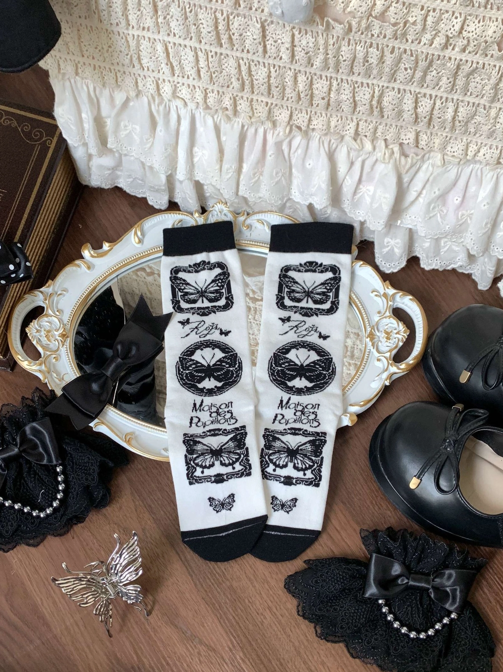 Ivory Sweet Lolita mid-calf cotton socks showing both pink and ivory detachable bow cuff options for maximum coordinate flexibility