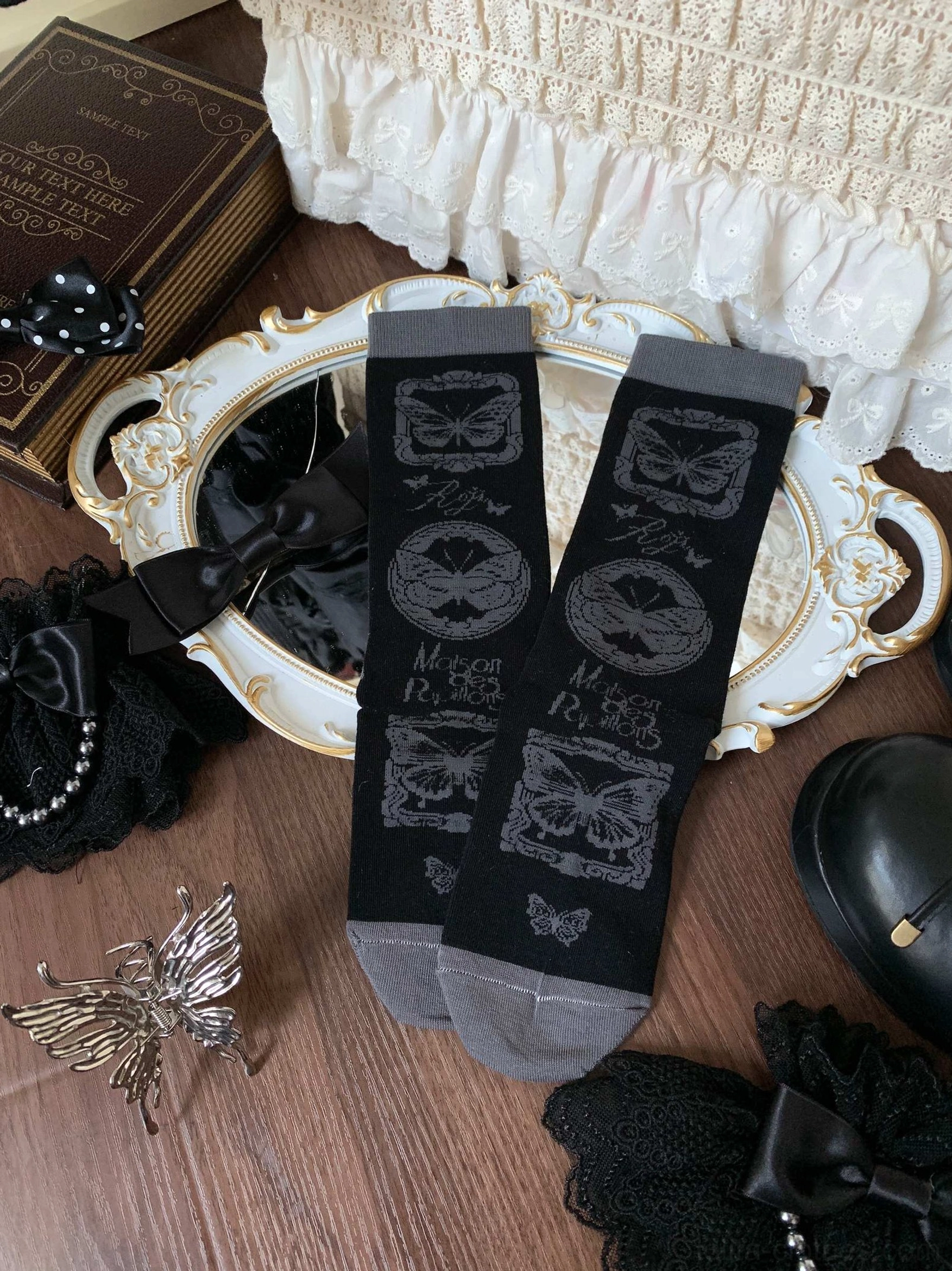 Sweet Lolita socks size guide and measurement reference displaying calf circumference length and recommended body measurements for perfect fit