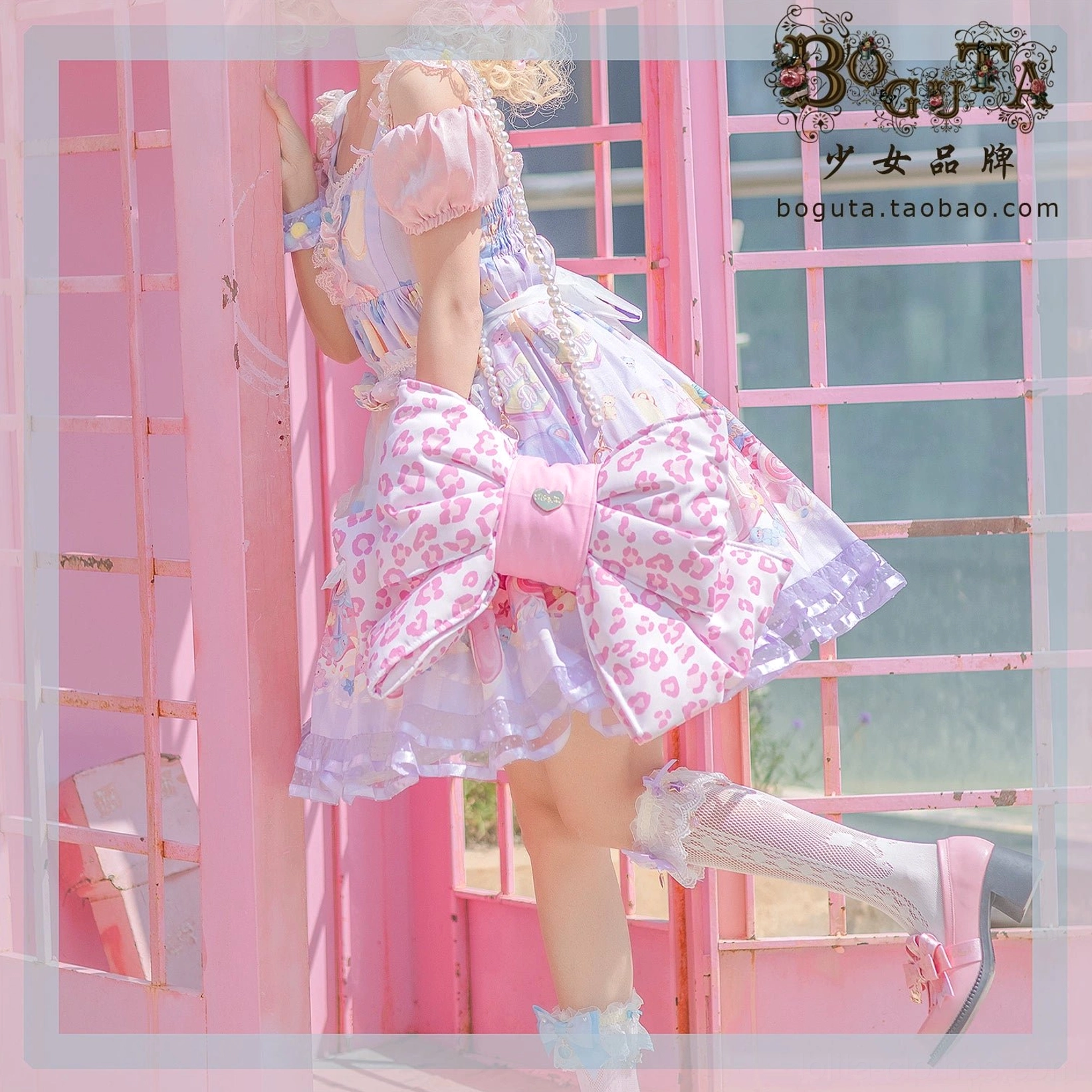 Sweet lolita aesthetic bag styling featuring detachable pearl chain strap with white lustrous beads creating romantic refined look for tea party occasions