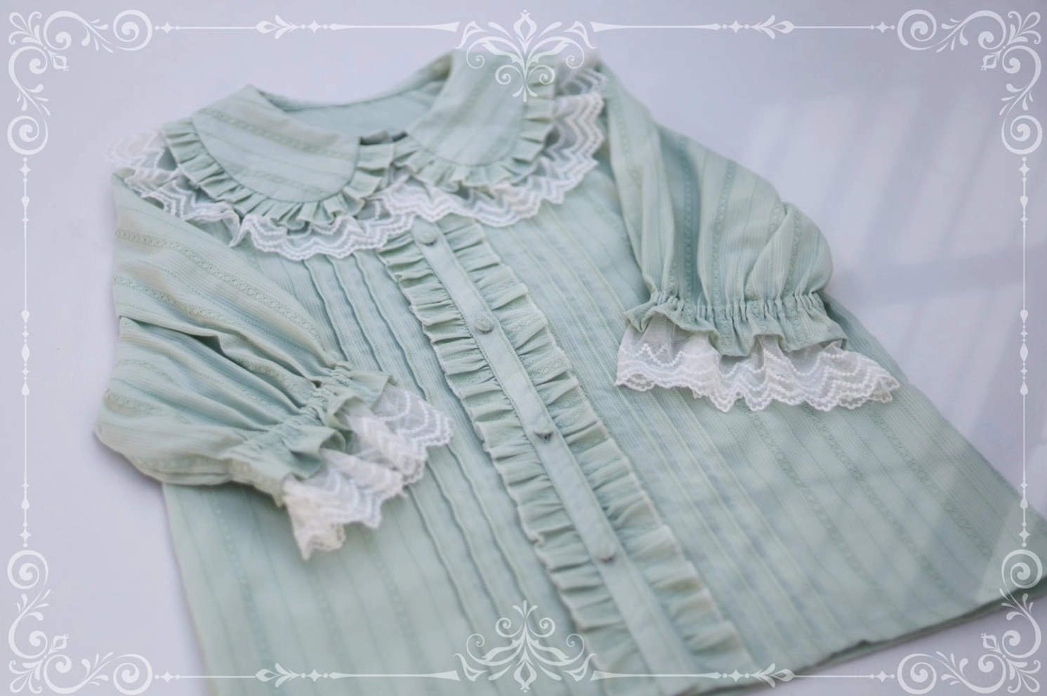 White milk white sweet lolita peter pan collar short sleeve blouse puff sleeves lace collar side profile view