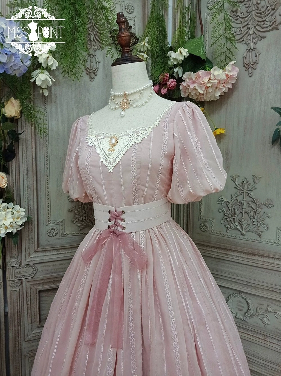 Tulip lolita dress ivory with lace chest decoration variant short sleeve square neckline ruffled hem pale pink background vintage