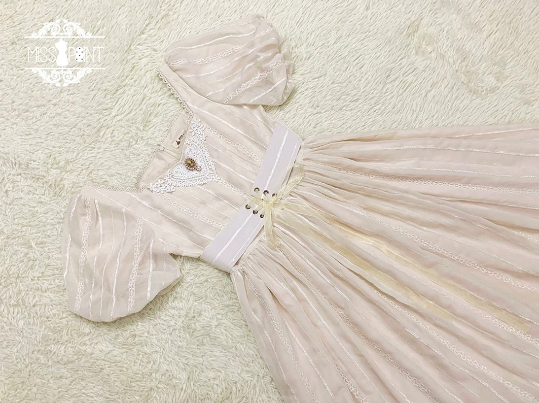 Tulip lolita OP dress puff sleeve detail short sleeve design proportion classic silhouette arm fit demonstration vintage aesthetic