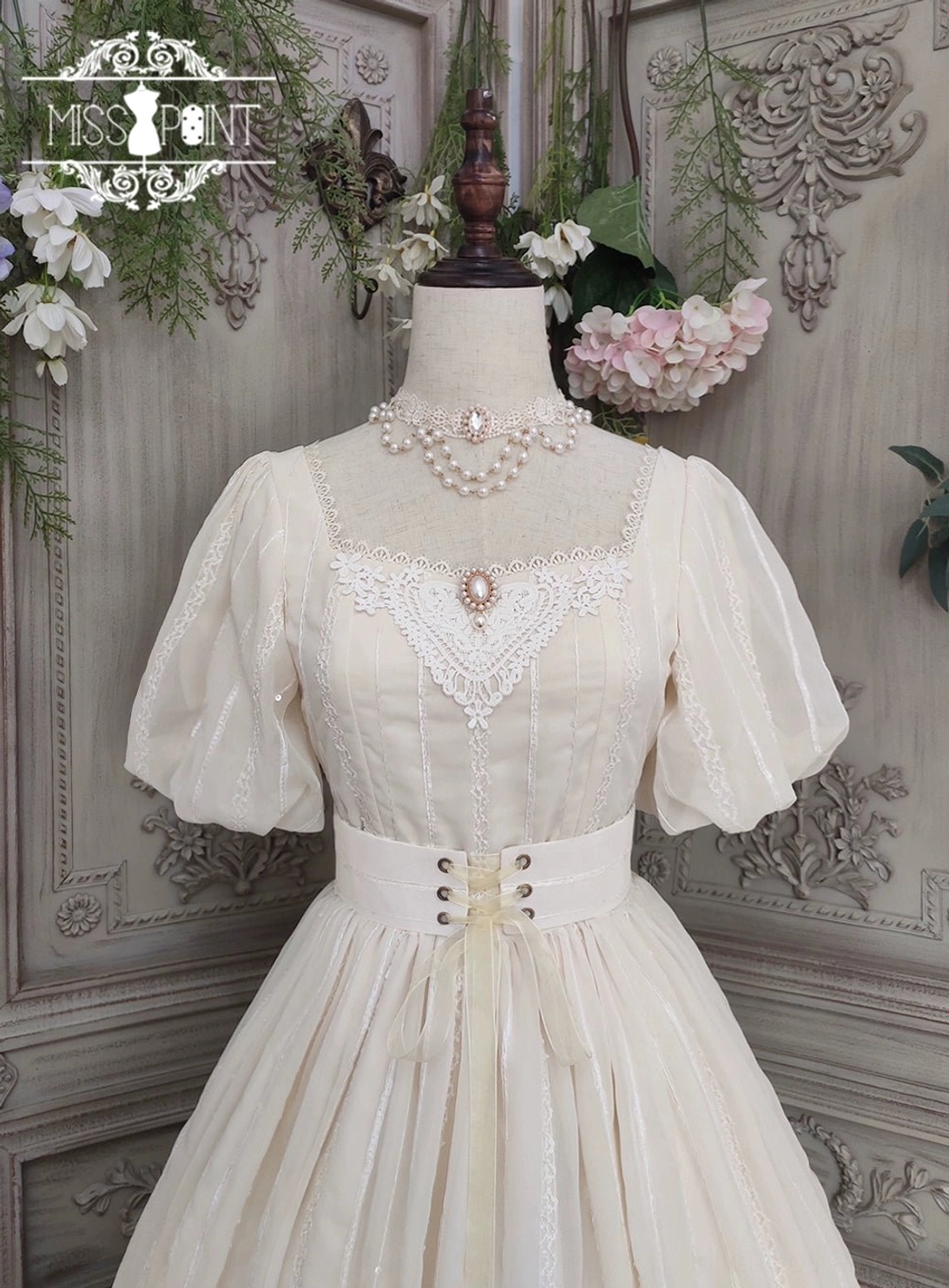 Tulip lolita OP dress size small detail fit proportions waist definition petal hem length sleeve proportion model wearing