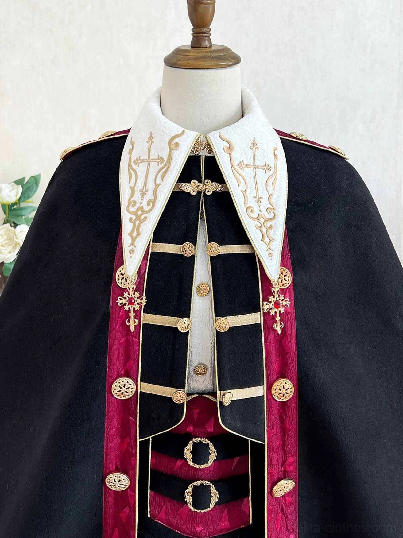 Vampire Ouji Lolita bat cape set texture detail of Jacquard fabric Chinese velvet cape drape and sheen