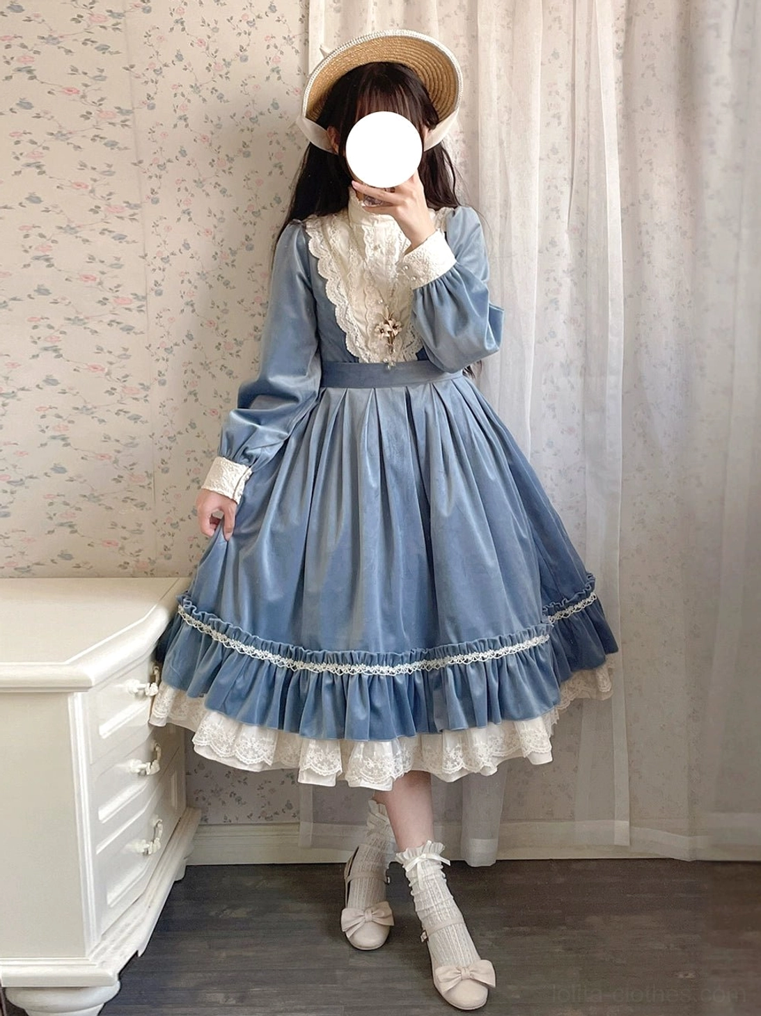 Vintage velvet lolita one-piece dress detail shot embroidered lace trim neckline craftsmanship water-soluble lace embellishment ivory v-neck splice