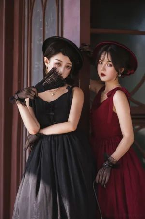 French vintage chiffon Lolita JSK half-body front view retro doorway spaghetti straps fitted waist