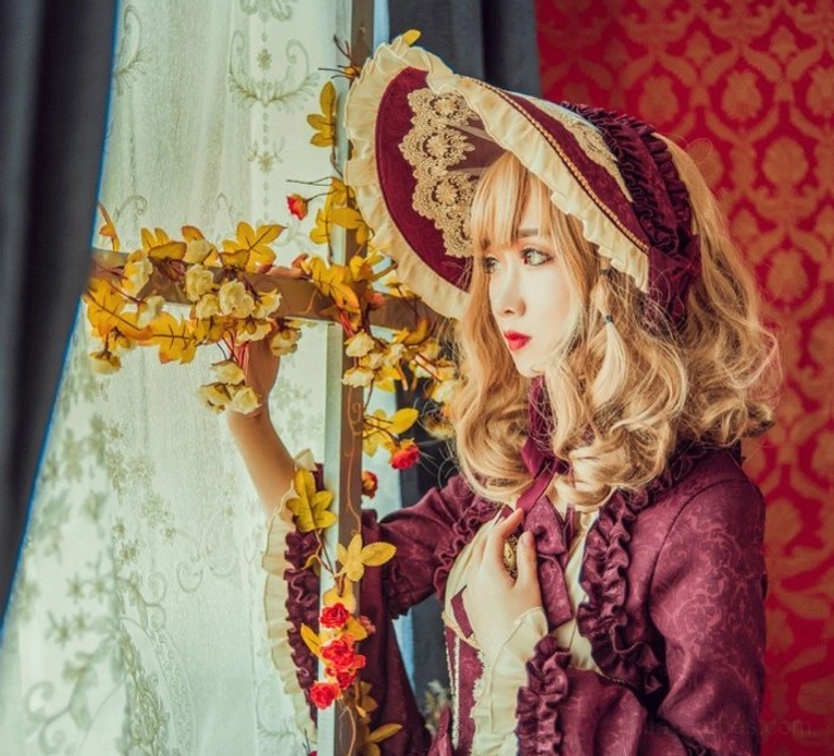 Vintage Lolita bonnet styling inspiration multiple coordinate examples headdress fashion