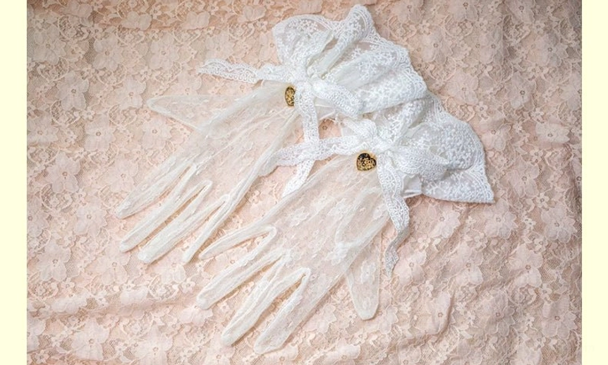 Waltz lolita accessories styling guide and size reference featuring black, purple, light blue, and burgundy color options for trailing, gloves, and waist chains
