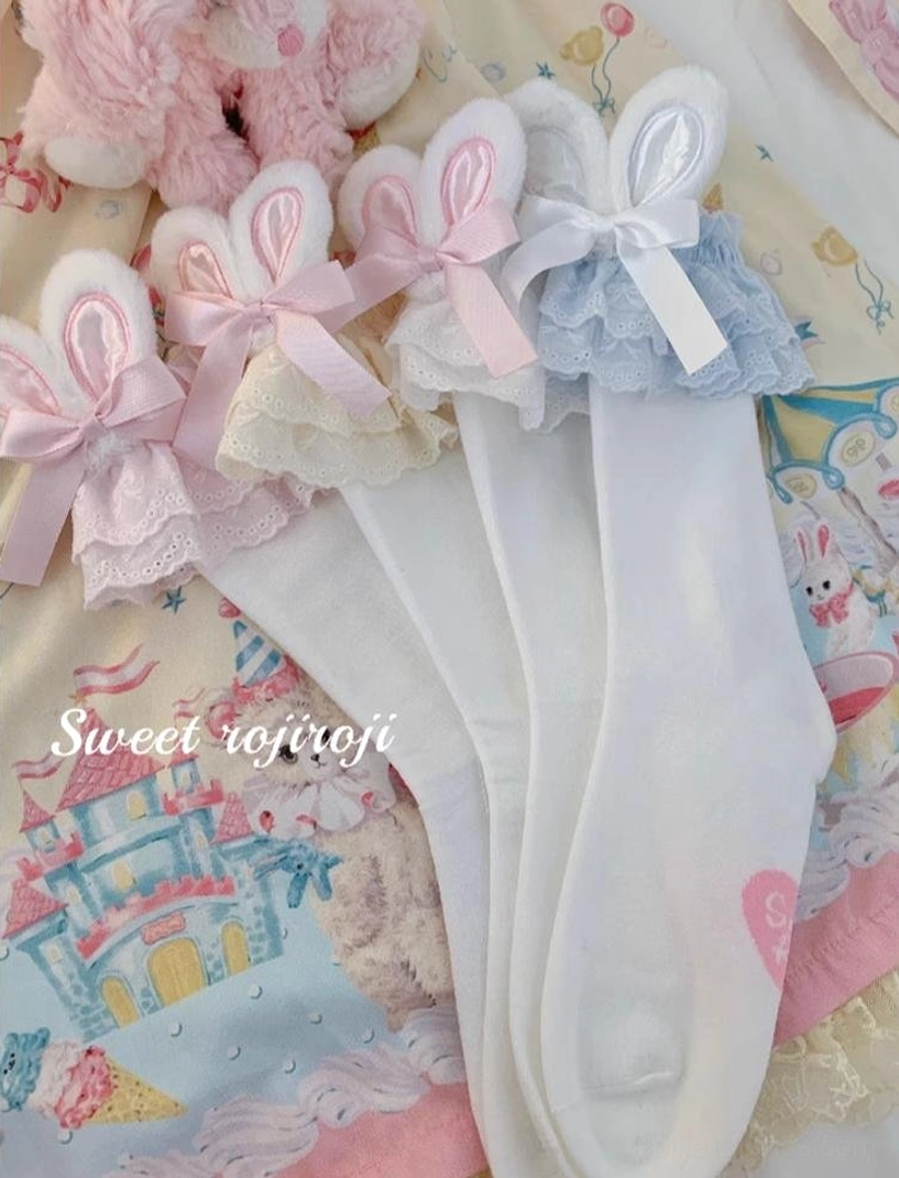 White bunny ear lolita short socks with pink lace trim sweet lolita fashion styling guide coordinate ideas